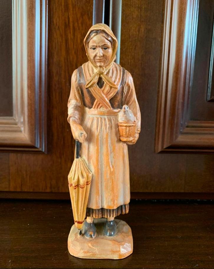 OUD HANDGESNEDEN HOUTEN BEELDJE, ECHTE VOLKSKUNST, Antiek en Kunst, Kunst | Beelden en Houtsnijwerken, Ophalen of Verzenden