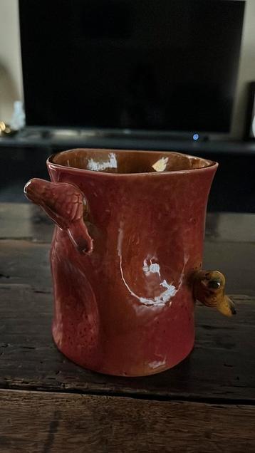 Vaasje met vogels beschikbaar voor biedingen