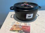 Staub La Cocotte 26cm - Nieuw in doos, Huis en Inrichting, Keuken | Potten en Pannen, Kookpan of Snelkookpan, Gietijzer, Nieuw