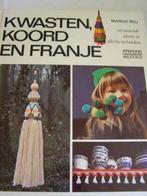 Boek kwasten, koord en franje, Ophalen of Verzenden, Zo goed als nieuw, Overige onderwerpen