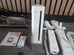 Nintendo wii omgebouwd compleet, Spelcomputers en Games, Spelcomputers | Nintendo Wii, Ophalen of Verzenden, Gebruikt, Met 2 controllers