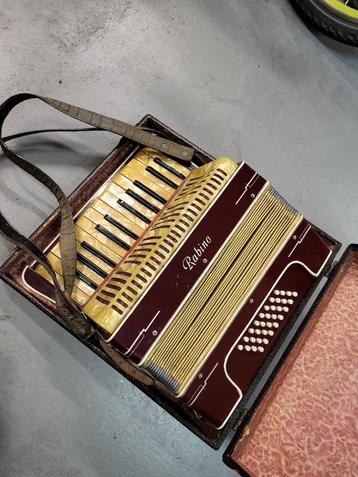  Retro Rabino accordeon in goede staat.  beschikbaar voor biedingen