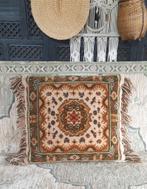 Vintage Sierkussen wol met Franjes, Huis en Inrichting, Ophalen of Verzenden, Gebruikt, Bruin, Vierkant