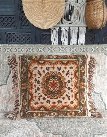 Vintage Sierkussen met Franjes beschikbaar voor biedingen