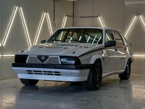 Alfa Romeo 75 3.0 V6 | CIRCUIT | ROLKOOI, Auto's, Alfa Romeo, Bedrijf, Benzine, Sedan, Handgeschakeld, Origineel Nederlands, Wit