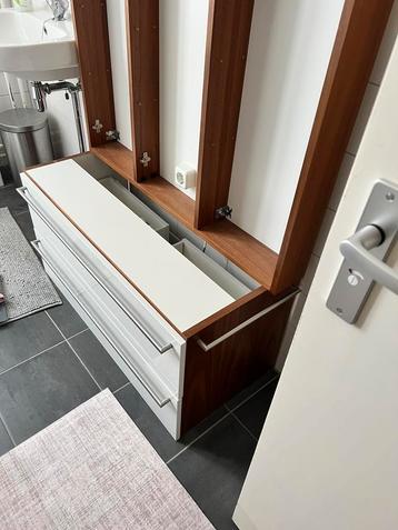 Badkamer meubel 1 wasbak 2 kranen beschikbaar voor biedingen