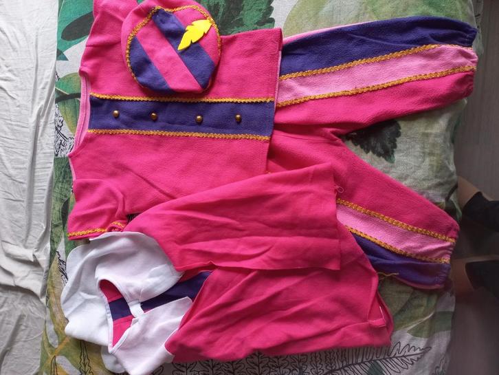 Pietenpakjes en Pieten pyjama's 5/6/7 jaar, Diversen, Sinterklaas, Zo goed als nieuw, Ophalen of Verzenden