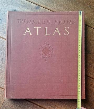 Complete Atlas Winkler Prins uit 1951 grote ringband  beschikbaar voor biedingen