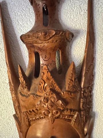 Houten masker, handgesneden beschikbaar voor biedingen