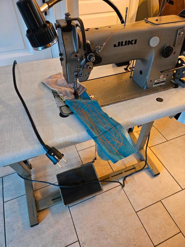 Te Koop Juki DNU 241, Hobby en Vrije tijd, Naaimachines en Toebehoren, Gebruikt, Naaimachine, Overige merken, Ophalen