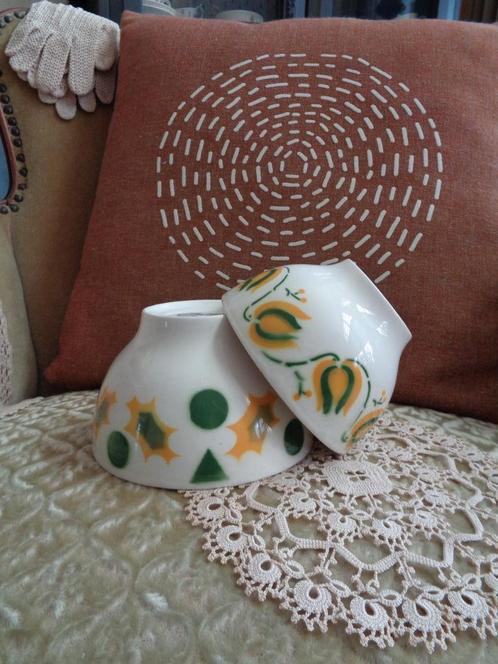 2 Brocante Spoelkommen uit Portugal ** Mimosa **, Antiek en Kunst, Antiek | Servies los, Ophalen of Verzenden
