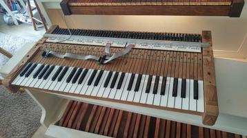 Houten orgelklavier met MIDI interface beschikbaar voor biedingen