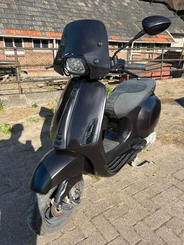 CUSTOM VESPA SPRINT beschikbaar voor biedingen
