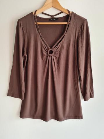 D’Auvry shirt maat M chocoladebruin met mooie V-hals beschikbaar voor biedingen