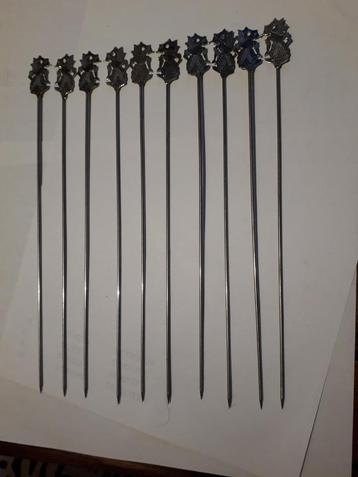 METALEN VINTAGE INDONESISCHE SATE PRIKKERS met WAJANG POPPEN beschikbaar voor biedingen