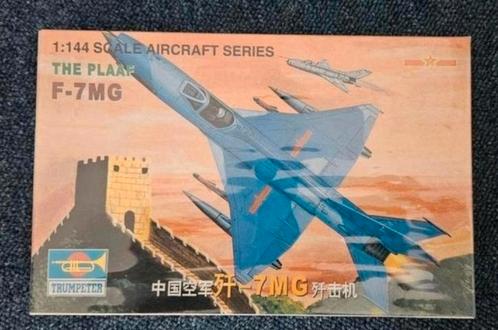 Chengdu Jian F-7MG, Hobby en Vrije tijd, Modelbouw | Vliegtuigen en Helikopters, Zo goed als nieuw, 1:72 tot 1:144, Overige merken