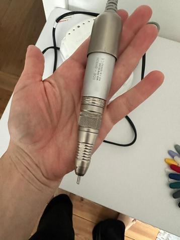 Nagelfrees,UV led lamp/ lamp en alles voor nagels  beschikbaar voor biedingen