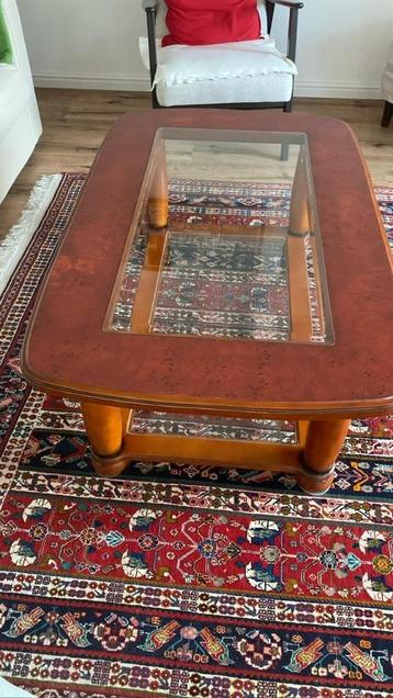 For Sale: Stylish Coffee Table  beschikbaar voor biedingen