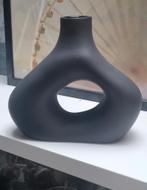 Moderne HM Vaas - Zwart, Huis en Inrichting, Ophalen, Overige materialen, Zwart, Zo goed als nieuw