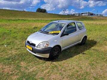 Toyota Yaris 1.0 16V Vvti 3DR 2001 Grijs beschikbaar voor biedingen