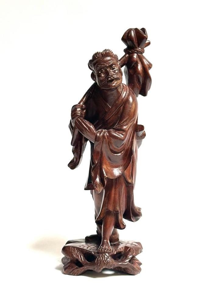 Rozenhouten beeldje Chinese reiziger - 20 cm, Antiek en Kunst, Kunst | Beelden en Houtsnijwerken, Ophalen of Verzenden