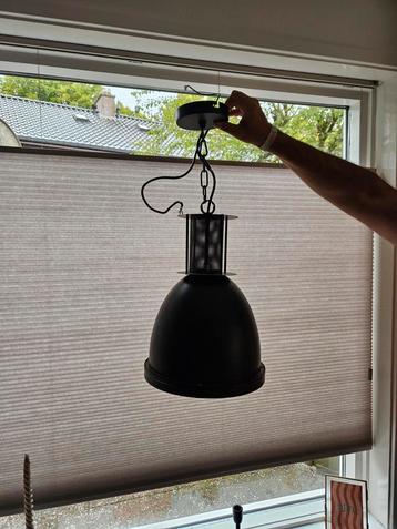 Zwarte Hanglamp - Industrieel Design beschikbaar voor biedingen