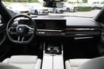 BMW i5 Touring eDrive40 M Sport / Panoramadak / Trekhaak / B, Auto's, BMW, Automaat, Achterwielaandrijving, Zwart, Nieuw