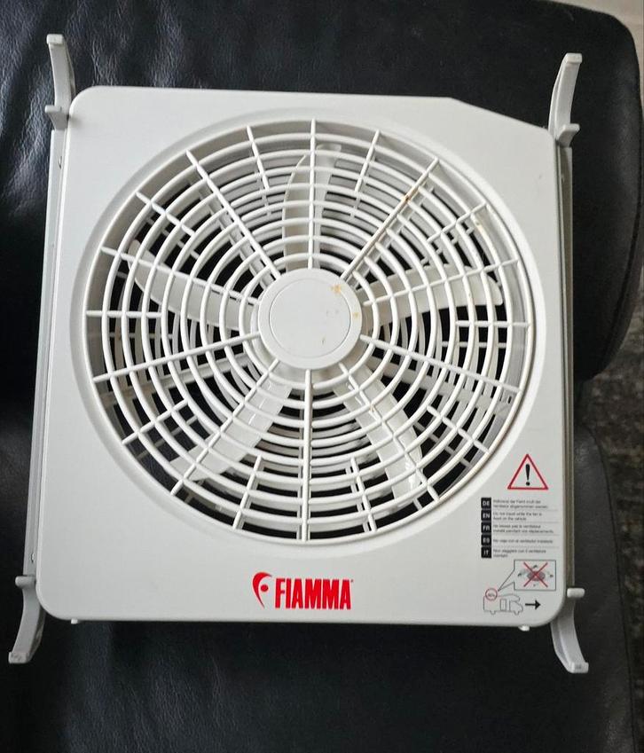 Fiamma-ventilator voor dakraam camper of caravan, Caravans en Kamperen, Caravan accessoires, Gebruikt, Ophalen of Verzenden