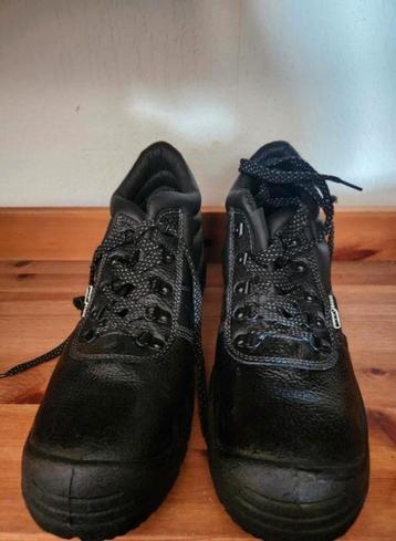 Zwarte Werkschoenen beschikbaar voor biedingen