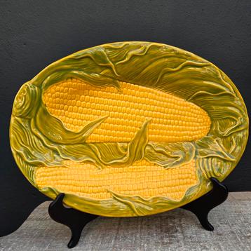 Ovale serveerschaal mais in reliëf  beschikbaar voor biedingen
