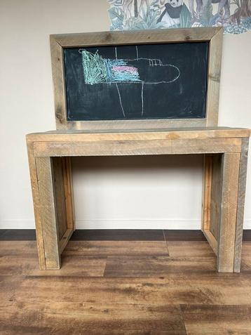 Steigerhouten speeltafel met krijtbord beschikbaar voor biedingen