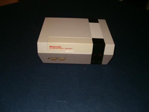 Complete Nintendo met 6 games NR 1., Spelcomputers en Games, Spelcomputers | Nintendo NES, Zo goed als nieuw, Met 2 controllers