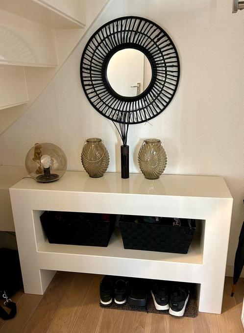 Moderne witte sidetable (zonder accessoires), Huis en Inrichting, Tafels | Sidetables, Zo goed als nieuw, 25 tot 50 cm, 100 tot 150 cm