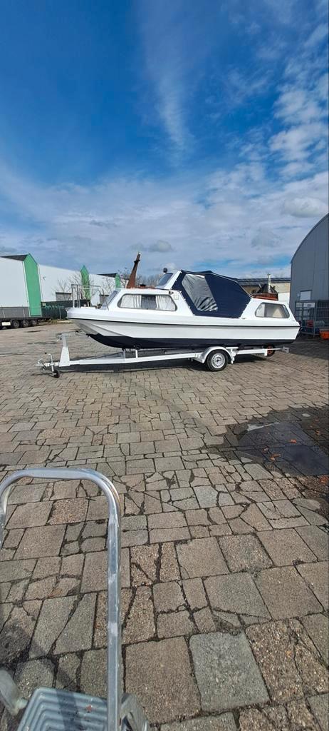 Pilot 620 kajuitboot op trailer, Watersport en Boten, Motorboten en Motorjachten, Gebruikt, Polyester, 6 tot 9 meter, Benzine