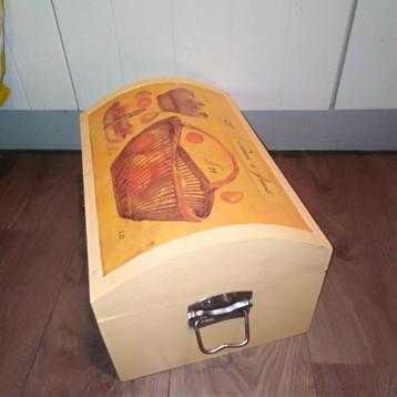 Leuke blanke kist met beschilderde deksel Panier a Fruits beschikbaar voor biedingen