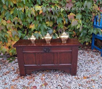 Engels kistje 17e eeuw. beschikbaar voor biedingen