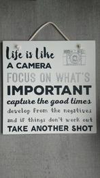 Life is like a camera decoratief bord met ophangkoord, Ophalen of Verzenden, Zo goed als nieuw