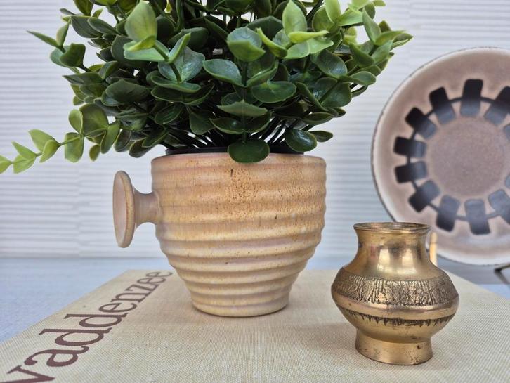 Bloempot met 'oor'. Vintage geribbeld plantenpot keramiek., Tuin en Terras, Bloempotten, Ophalen of Verzenden