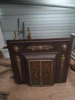 Antieke gietijzeren sierhaard met bronzen leeuwenkoppen, Ophalen, Gebruikt, Vrijstaande haard, Houthaard