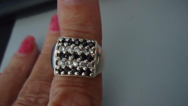 Sterling Zilver ring met 5 rijen steentjes maat 18, Sieraden, Tassen en Uiterlijk, Ringen, Zo goed als nieuw, Dame of Heer, 18 tot 19