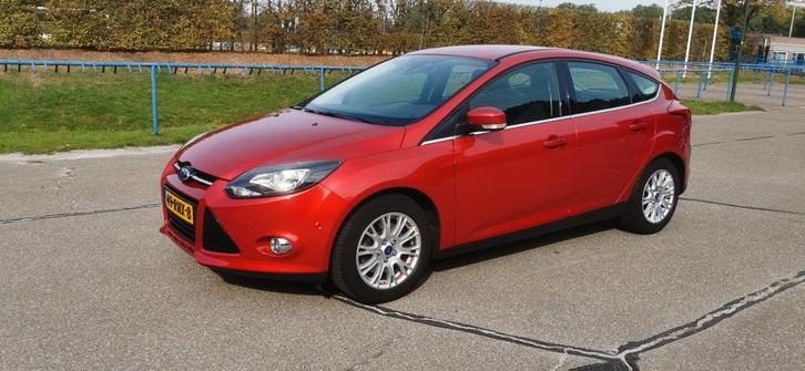 Ford Focus 1.6 Ti-vct 92KW 5-D 2011 Rood 87642km!!, Auto's, Ford, Particulier, Focus, ABS, Airbags, Airconditioning, Centrale vergrendeling