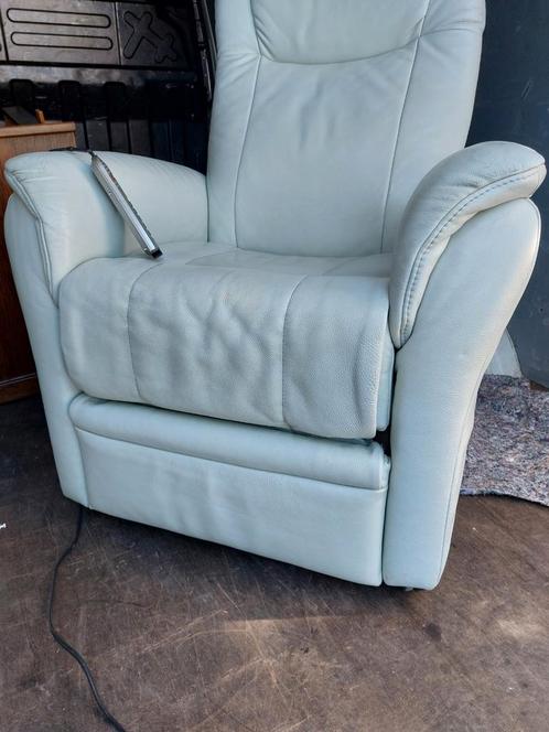 Lederen prominent zitcomfort sta op stoel, Huis en Inrichting, Fauteuils, Gebruikt, 50 tot 75 cm, Ophalen