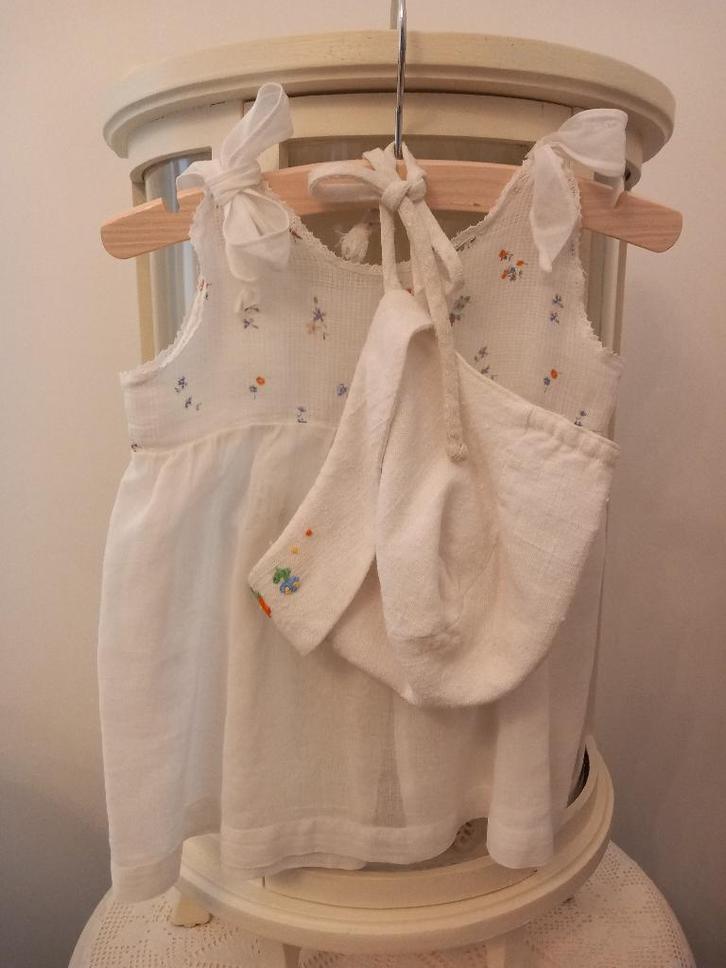 Antieke baby poppen jurkje met mutsje uit 1920, Antiek en Kunst, Antiek | Kleding en Accessoires, Kinderen, Ophalen of Verzenden
