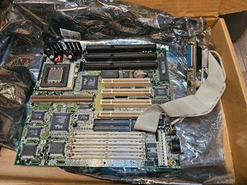 DFI G586IPV + 233 MHz MMX  beschikbaar voor biedingen