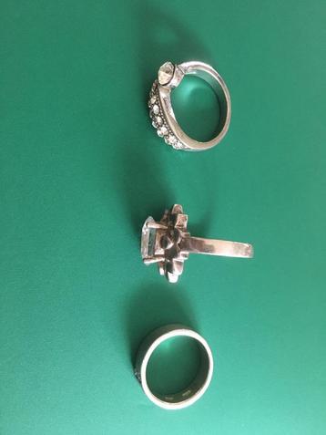 Zilver ringen  beschikbaar voor biedingen