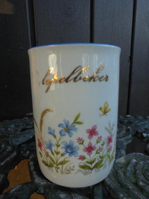 Lepelvaasje / beker met veldbloemetjes, Antiek en Kunst, Antiek | Servies los, Ophalen of Verzenden