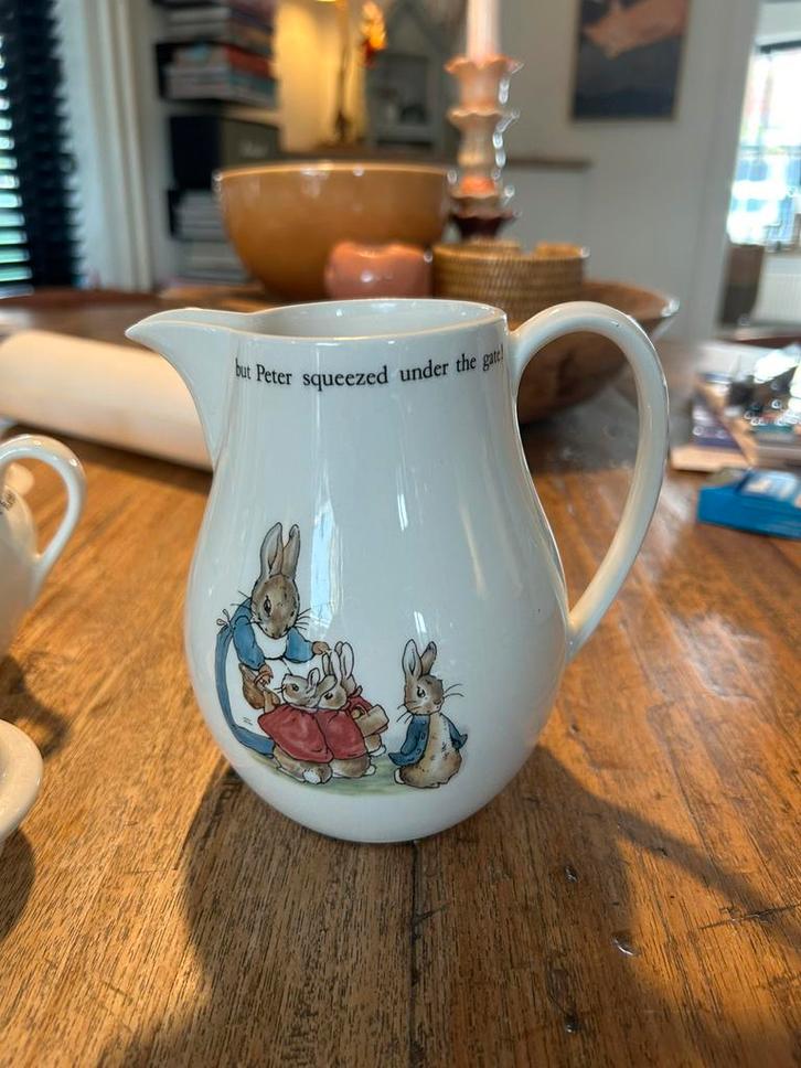 Wedgewood Peter Rabbit - grote melkkan, Antiek en Kunst, Antiek | Servies los, Ophalen