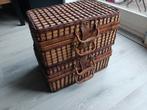 2 rieten koffer manden   vintage  in nieuwstaat, Huis en Inrichting, Mand, Ophalen of Verzenden, Zo goed als nieuw, Riet