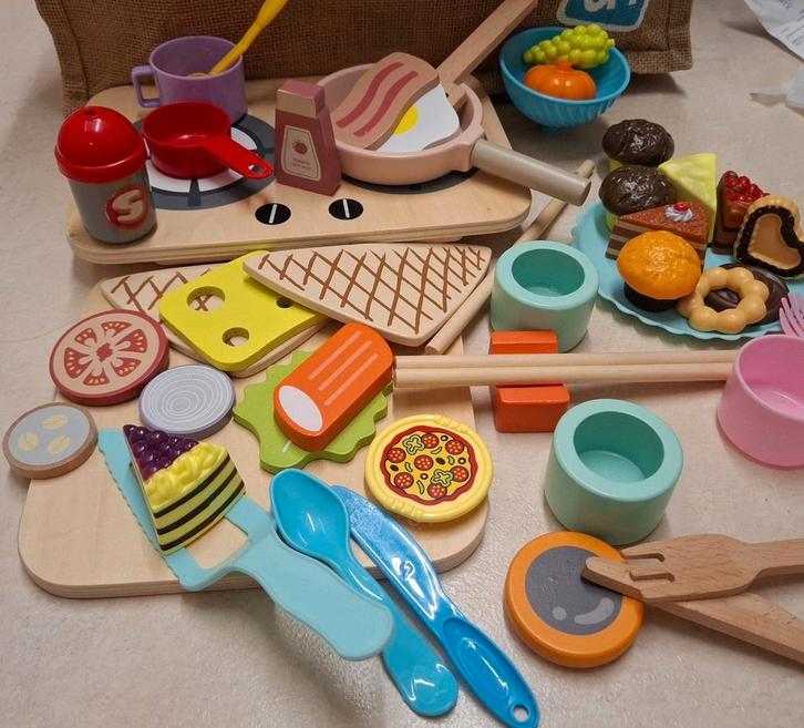 Keukenspeelgoed houten sushi set en sandwich plastic koek, Kinderen en Baby's, Speelgoed | Speelkeukens, Zo goed als nieuw, Speelkeuken-accessoire