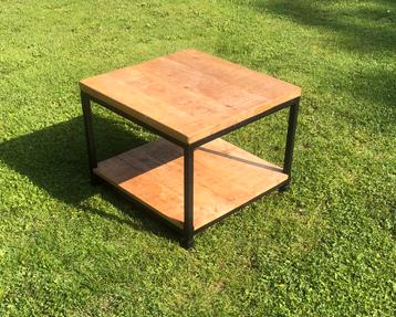 Salontafel beschikbaar voor biedingen